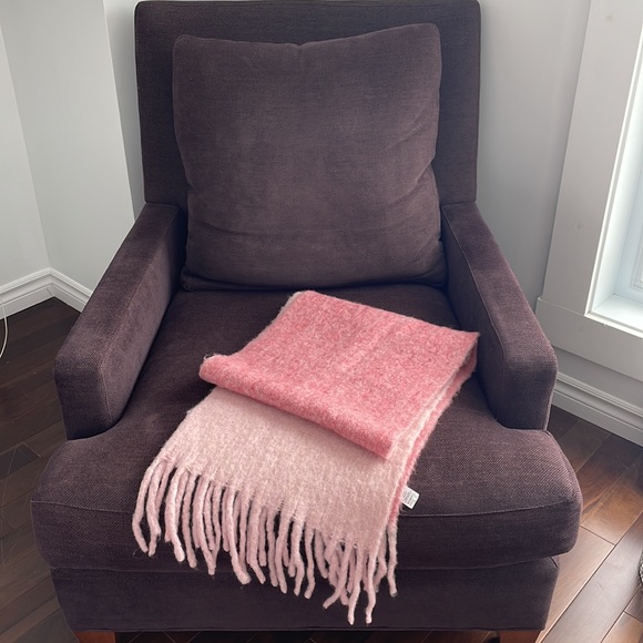 Moment Amsterdam Two-tone Oversized Scarf 79”Lx 15”W - Picture 5 of 7